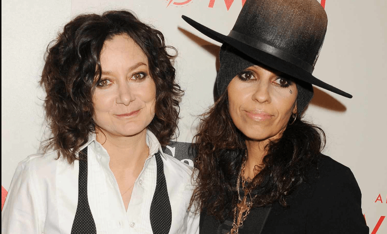 Sara Gilbert Net Worth: How Much Is Sara Gilbert Worth - goldengatemax